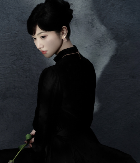 第一次看到景甜如此冷艳动人