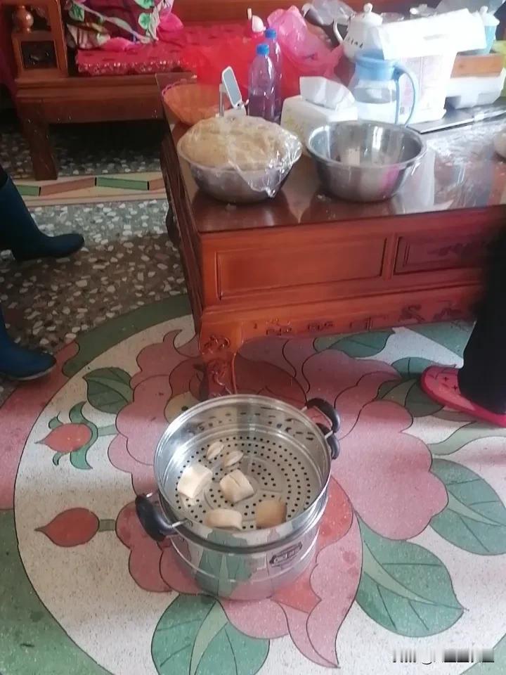 自己做些面包，冻起来做早餐！和的面发酵膨胀厉害了！