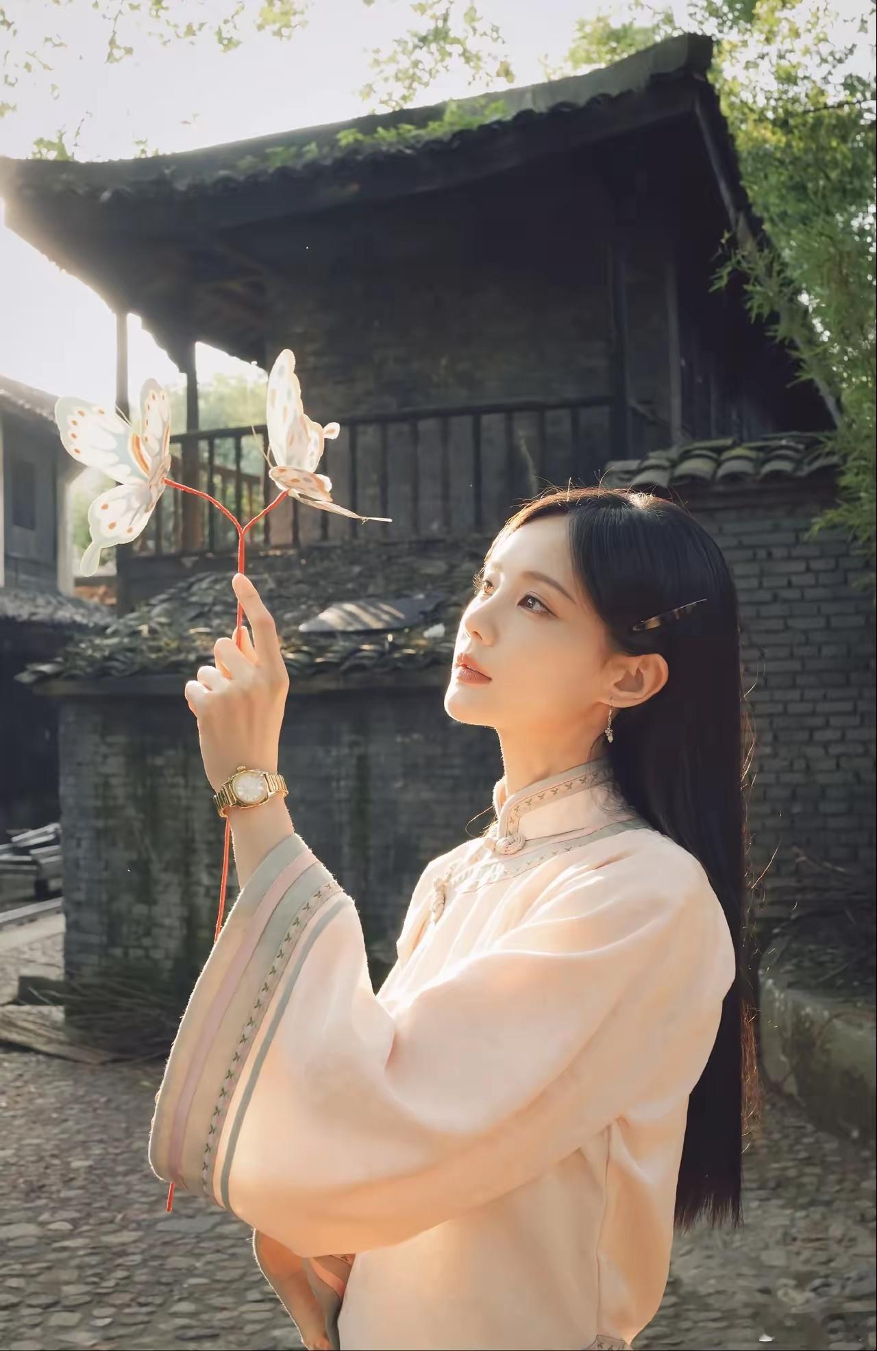 李现眼中的李一桐🙌🙌🙌双李又合作了，这次是民