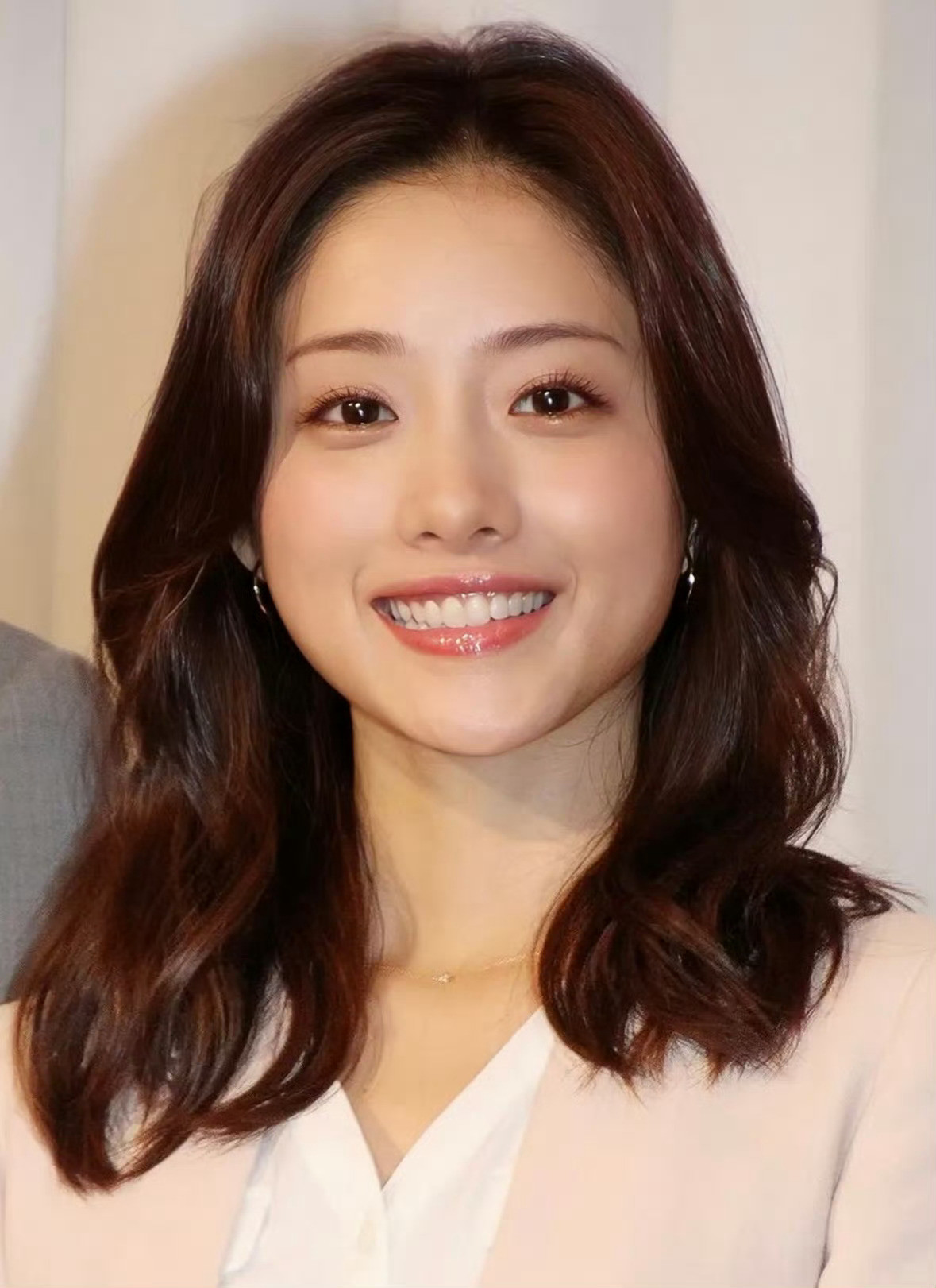 我也是过了很多年才突然反应过来爱上无底色细闪亮片眼影美的很低调….✨