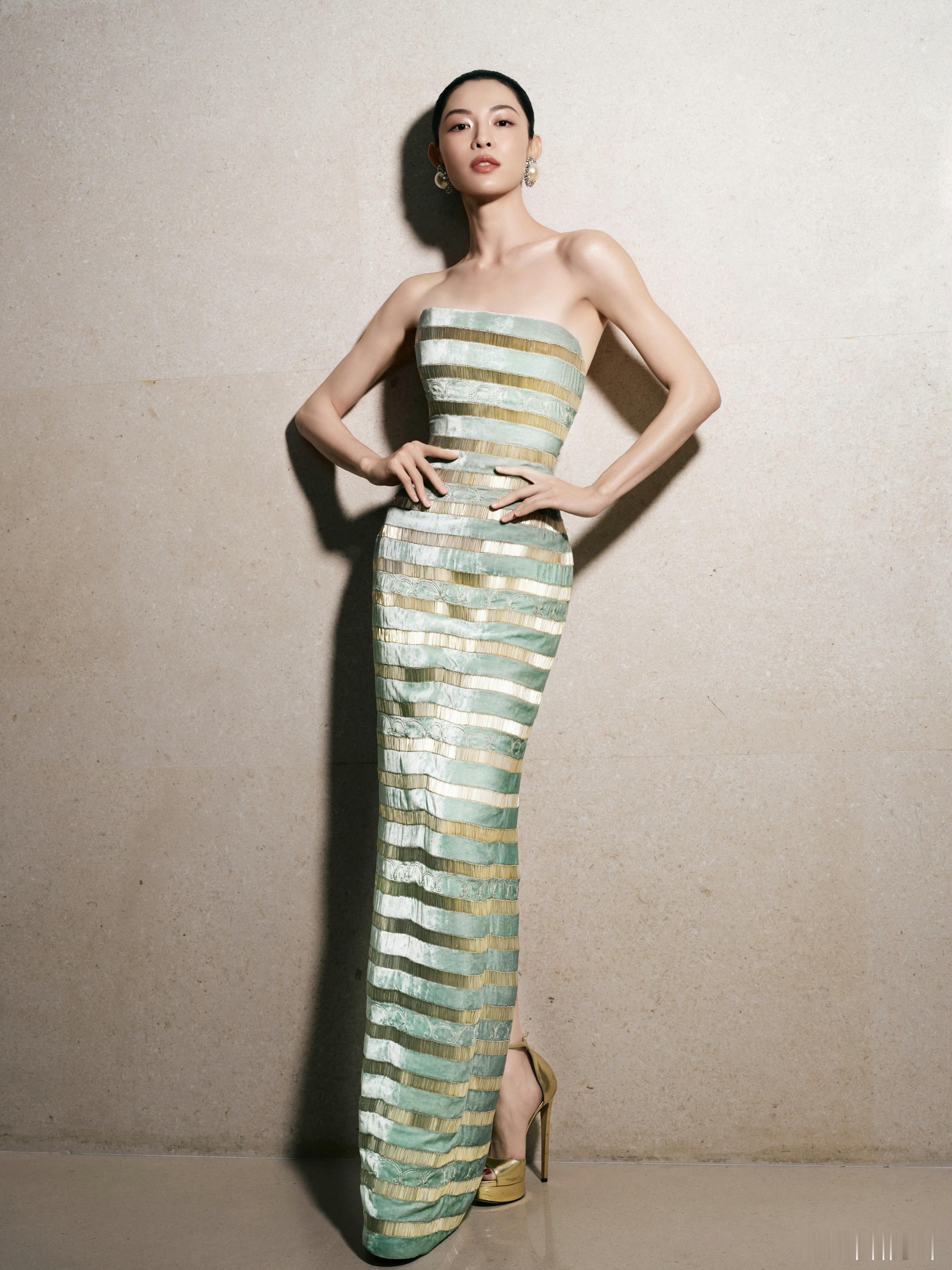 至于三毛，她那边现在客户多的可怕。但是三毛从始至终唯一的大心肝就是钟姐，林允算小