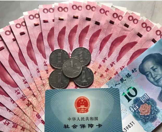 退休的朋友们注意啦！不少人收到养老金补发的钱后很疑惑，同样是7月补钱，为啥有