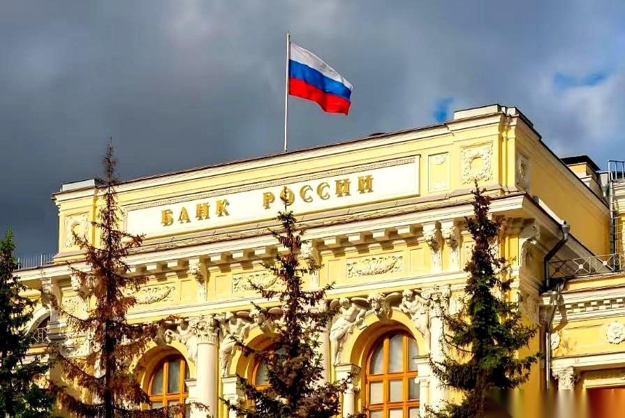 很多人聊这事儿，都喜欢站队，分个好人坏人。但我跟你说，你把地图放大，再放大，看