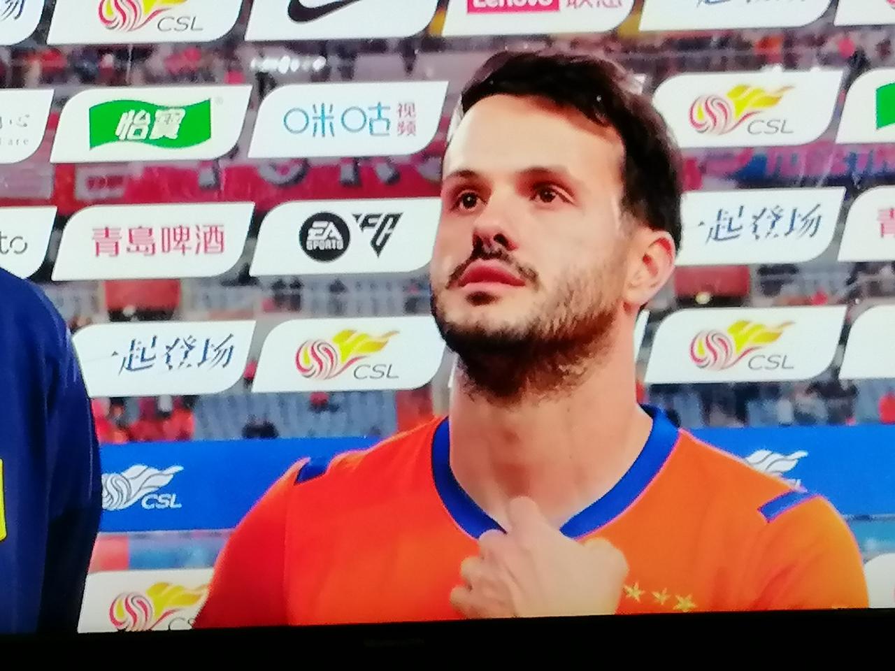 韩鹏的保守让山东泰山遭受了两连败。首发过于倚重老将，排兵布阵过于求稳。这场比赛过