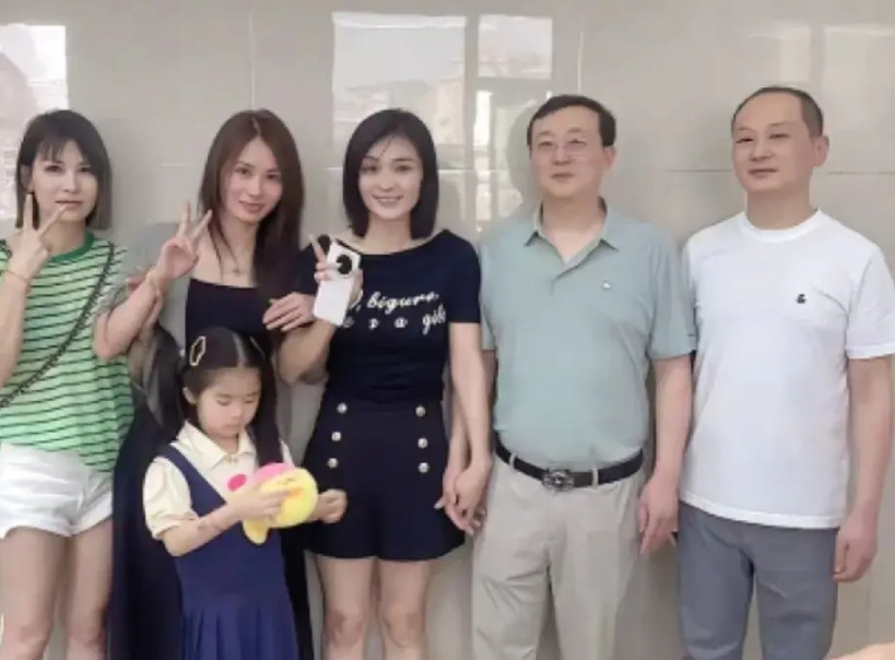 终于大团圆了，瑾汐以后有两个哥哥，两个姐姐疼了，太幸福了！三姐妹变成五兄妹了
