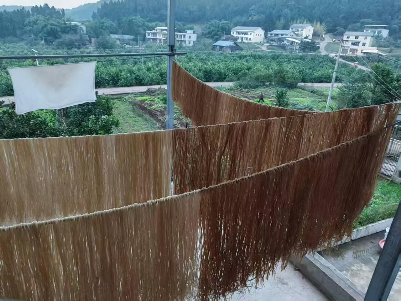 四川人吃过但没见过它最初模样的美食（见附图）四川人在烫火锅、吃早餐的时候都喜欢吃