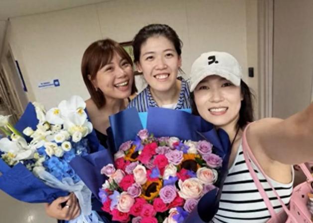 中国女排当家球星接受心脏手术，4朵金花现身探望，重返赛场成疑李盈莹已经公开确