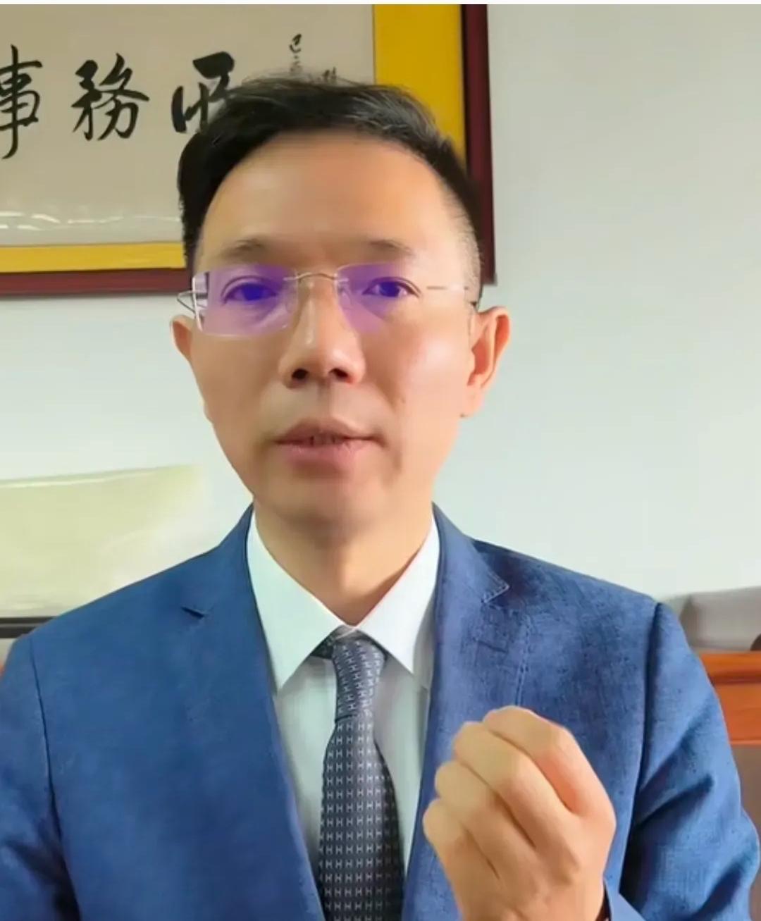 李律与大东家的对决，不知从何时开始，已经彻底剑拔弩张，愈演愈烈，到目前为止，双方