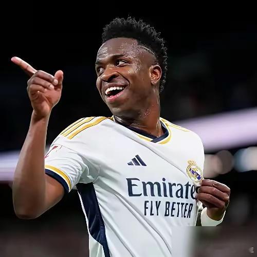 800万欧元，皇马前锋买了支破产队，3个月后奇迹发生了。去年年初，他悄悄花了8