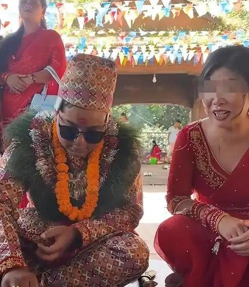 逆天反转！山西姑娘裸嫁尼泊尔，新婚被逼喝洗脚水、泼牛尿，如今活成所有人羡慕的模样