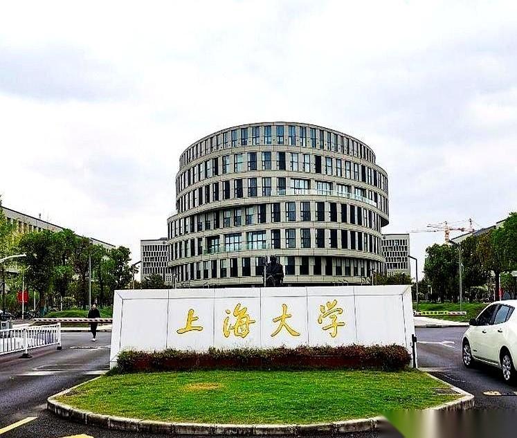 昨晚，我同事一家经历了堪比心脏除颤的极限翻盘。查分那一秒，从死寂到狂喜，就差把