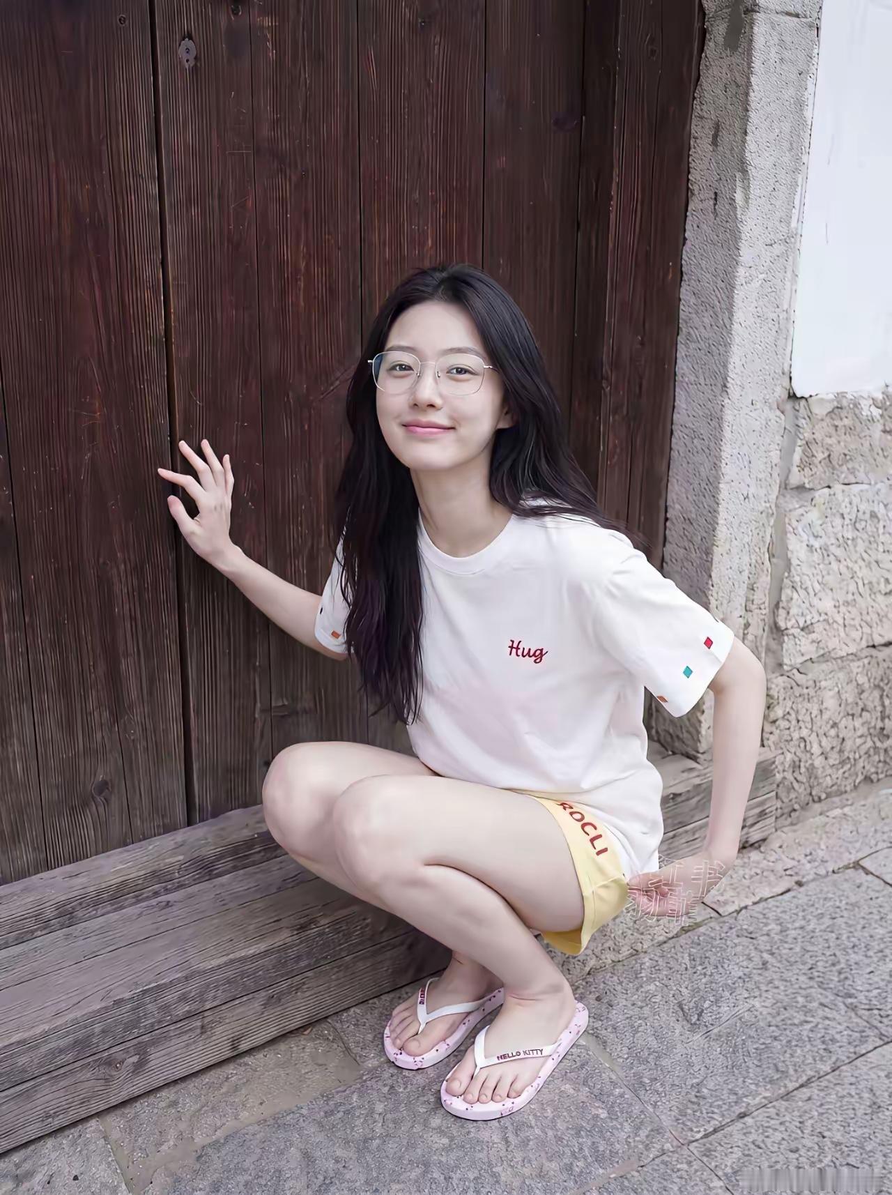 颜值不是特别高，但是看着很舒服