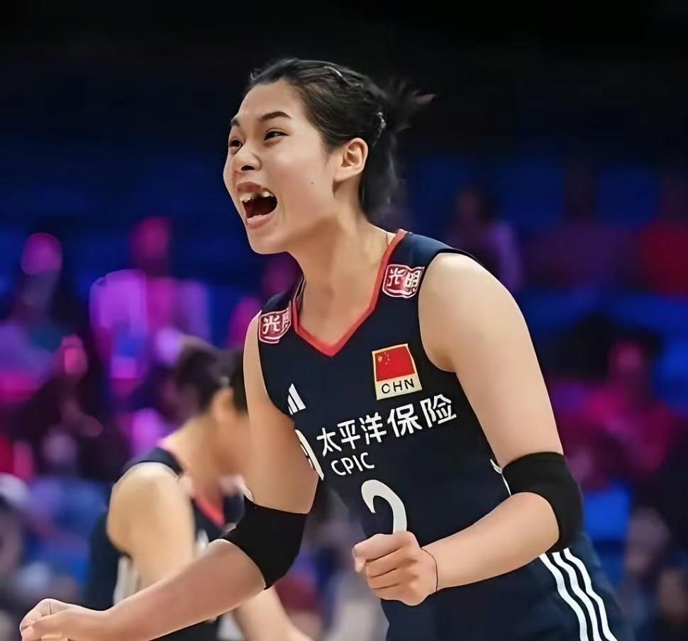中国女排失利，球员哭成一片，球迷理性分析：粗，嫩，慢。以下为球迷观点：任