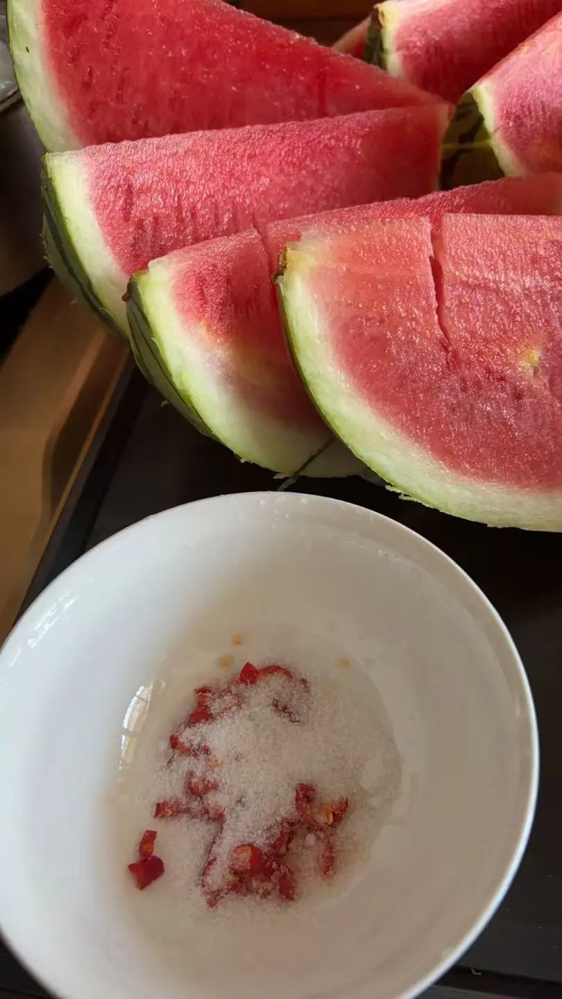 夏天，辣椒加盐，擦西瓜🍉，吃过的来谢我吧哈哈哈