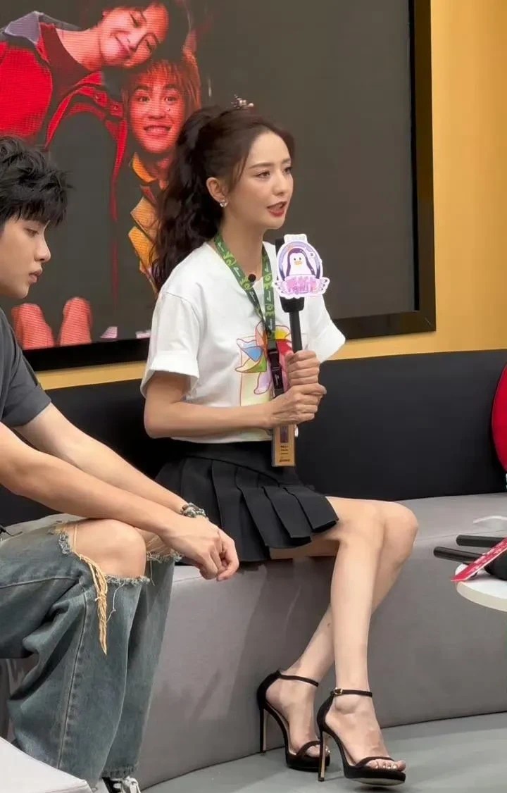 佟丽娅这个脚上的螺丝骨怎么肿了？
