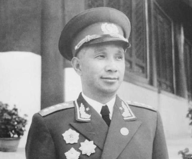 1948年的一个夜晚，抗日英雄阮英平被3个流氓打死，昔日上级粟裕在得此噩耗后，顿