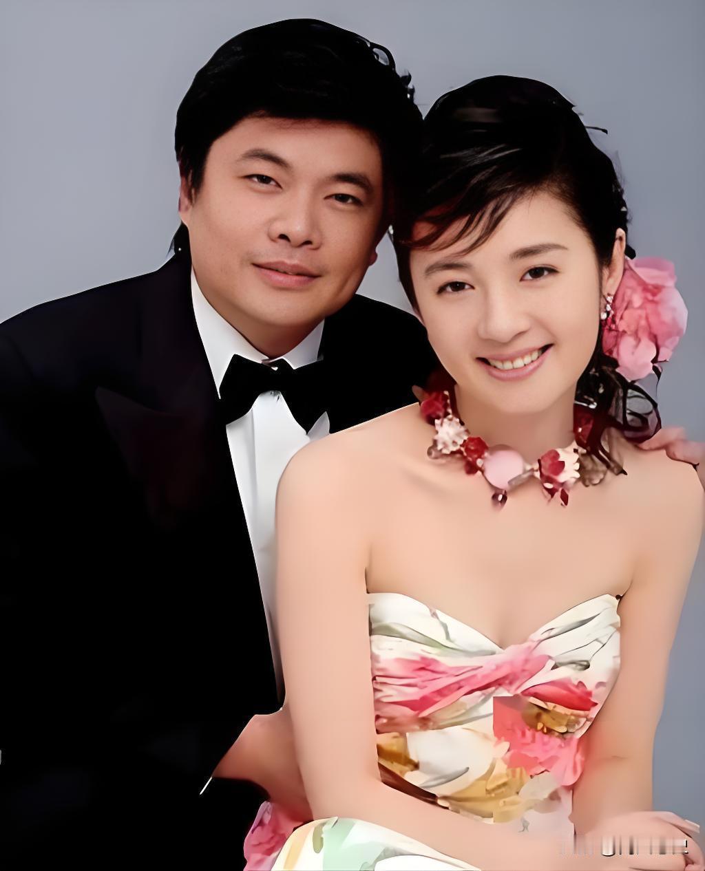 2004年，亿万富翁丁健对妻子说：“给你一个亿，离婚吧，我爱上别人了”，可妻子抱