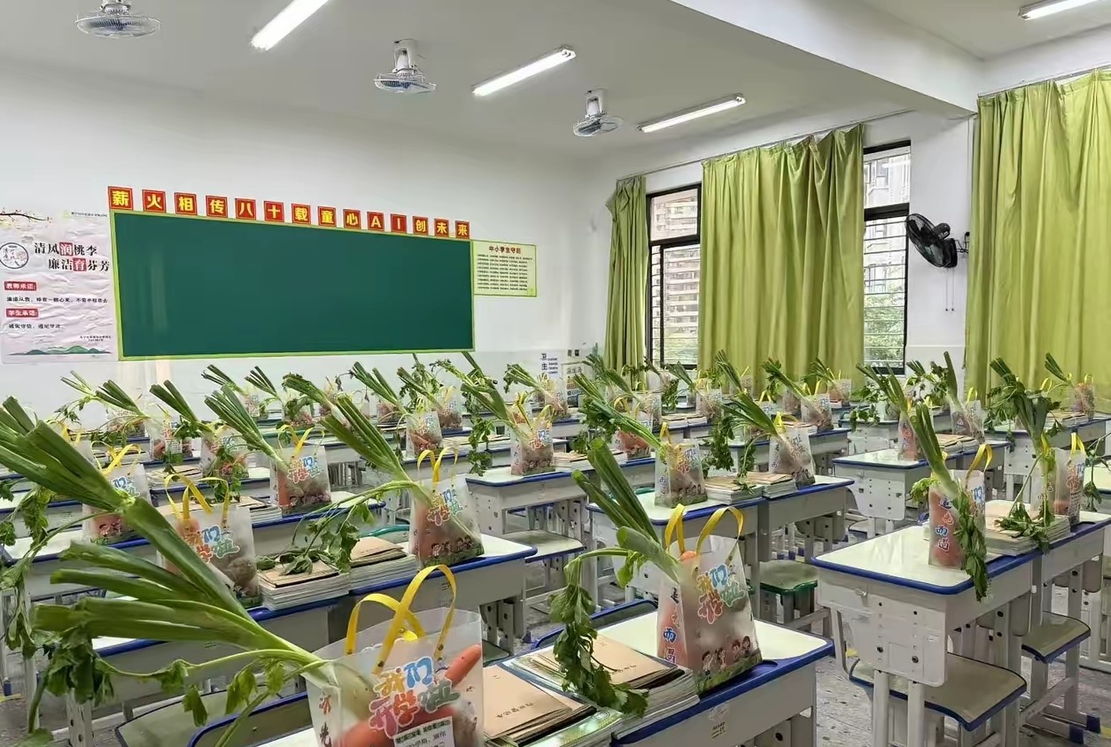 开学都搞得这么卷！这样的教育！都一门子心思搞啥呀！真不知该说什么好！