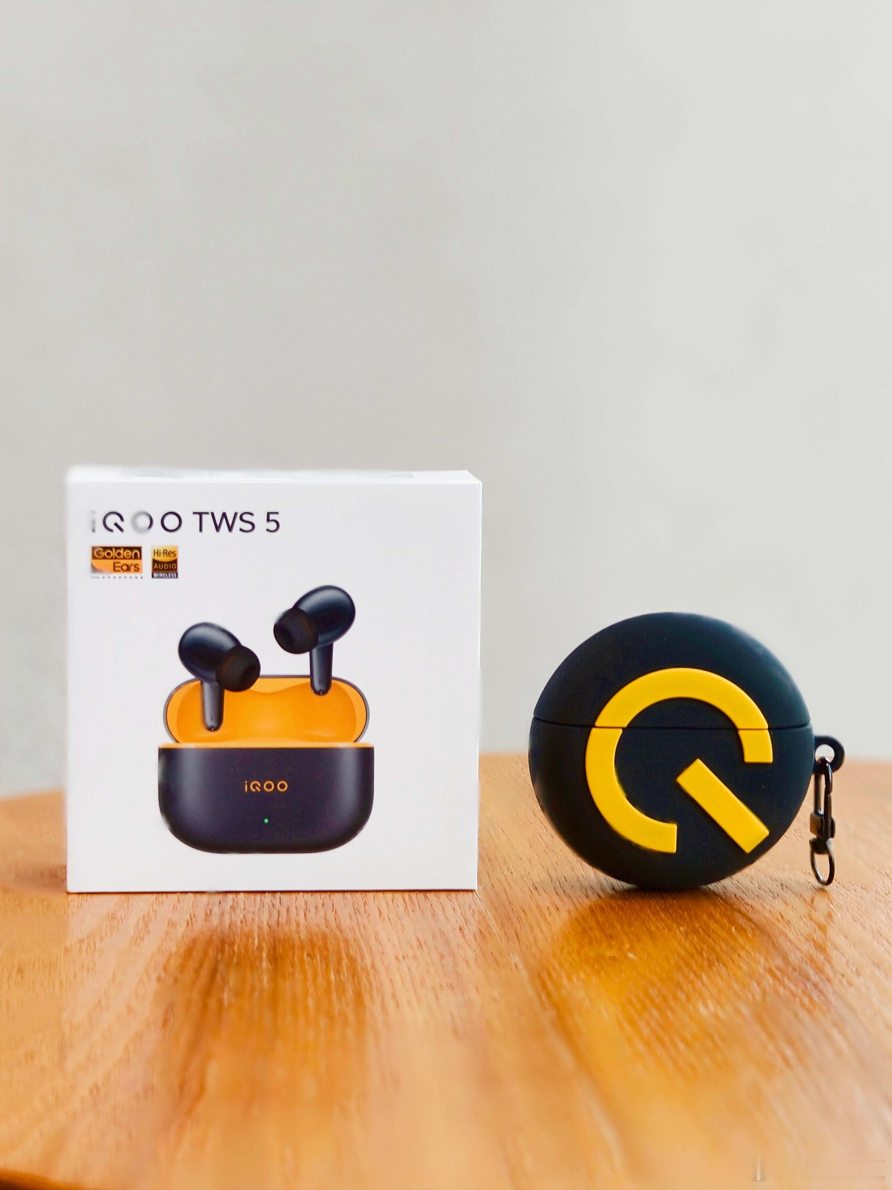 我来推荐一下双11值得入手的数码产品「耳机篇」——iQOOTWS5耳机，也是