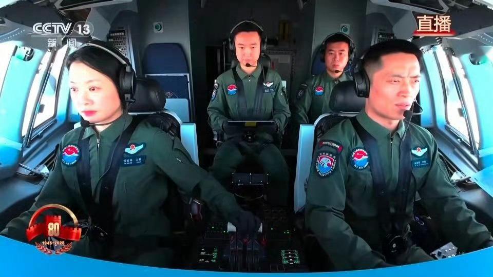 好帅的女机长镜头给到的时候眼前一亮，非常从容不迫，太帅了🤩​​​