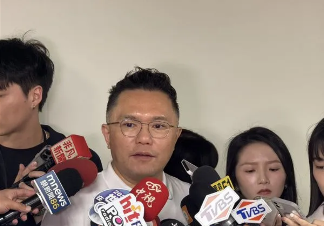 疑涉“幽灵连署”遭北检复讯无保请回　张斯纲因个资列被告民进党立委吴思瑶、吴沛