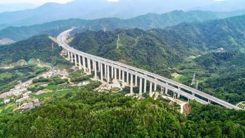 【贺州至巴马高速公路昭平至蒙山段新建工程】项目建设用地终于批复。项目全长约35千