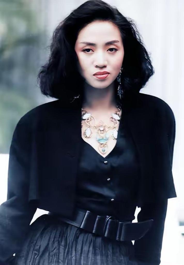 为什么要偷走梅艳芳的骨灰盒！网上很多人猜测，是受老旧迷信观念影响，想用骨灰