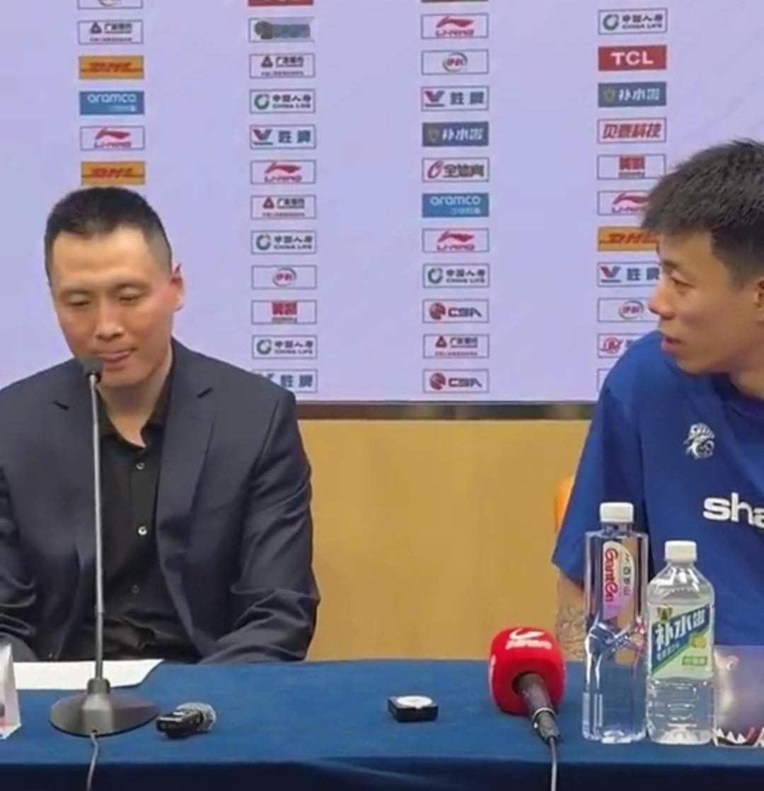 上海主帅卢伟这是存心给张镇麟难堪！全队12人只有张镇麟一人没有得分，可他却偏偏带