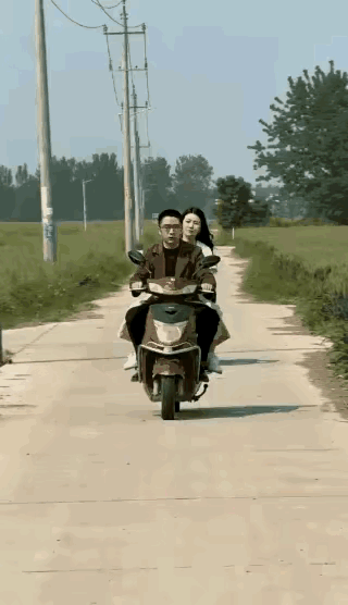 后面的小哥哥他吃醋了吗？