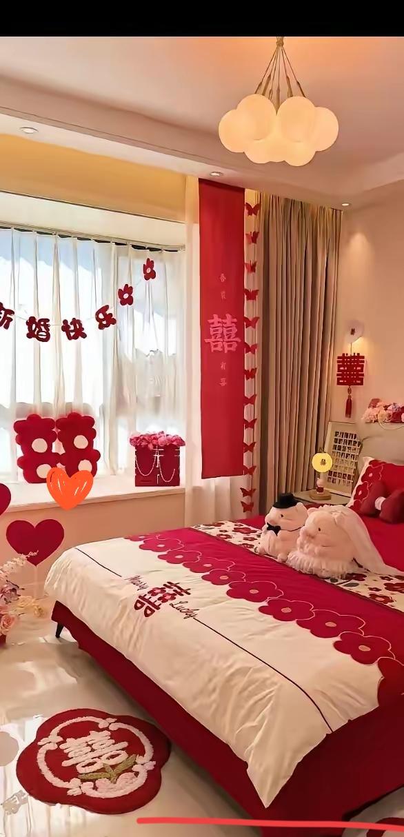 同学家儿媳结婚才半个月就离婚了。原来他们结婚后当天就出去旅游了，婚床一天也没有