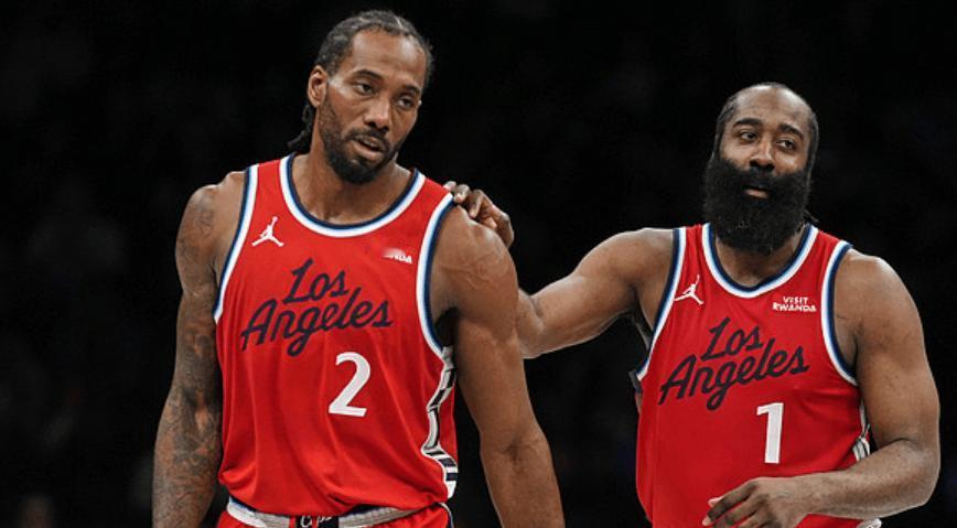 哈登和莱昂纳德合作三年场均数据:25-26赛季，哈登25.8分4.8篮板8助攻，