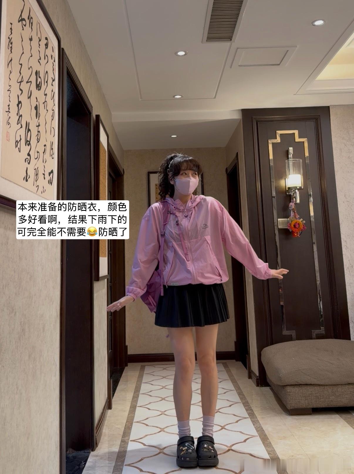 就让这大雨全都落下。。。。。环球影城我准备全程洞洞鞋了