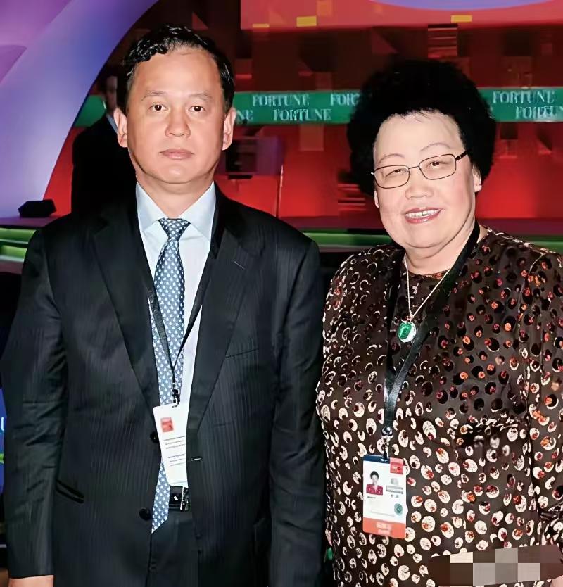 他是陈丽华长子赵勇，北大的学识，公务员的厚重，资产的加持，这人生舞台与空间，真是