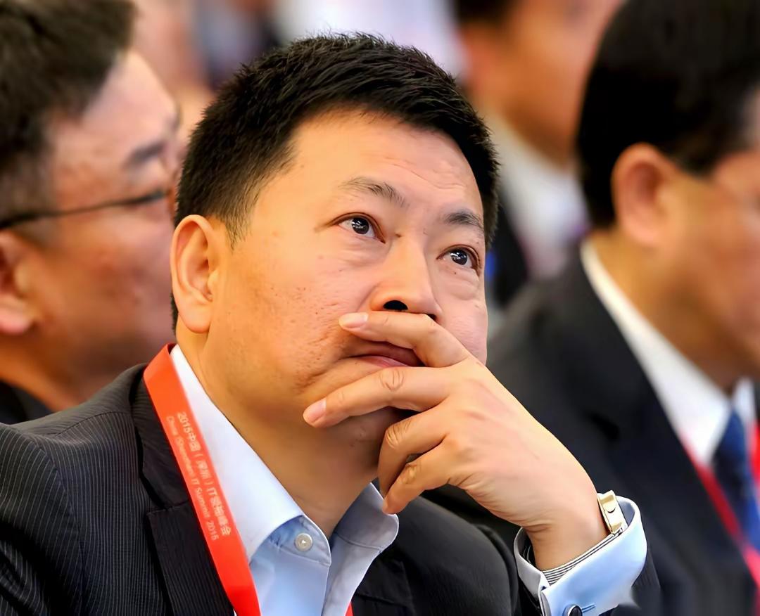 余承东这个人，最大的本事，是把“技术大神”和“营销大嘴”这两张皮，毫无痕迹地缝自