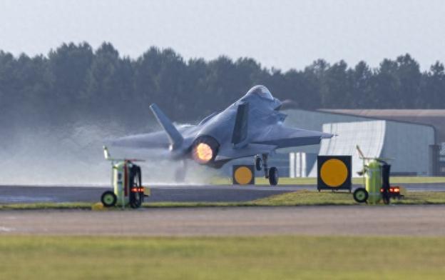 =特朗普这波操作直接把美国军工圈搅翻了天，昨天他火力全开对着所有美国军工企业破口