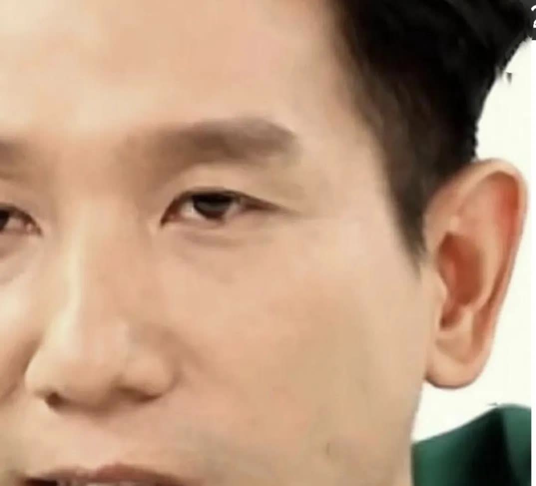 凭什么这样一个男人会出现在颖宝周围？全国喜欢颖宝的人，都希望他离得远远的，也想大