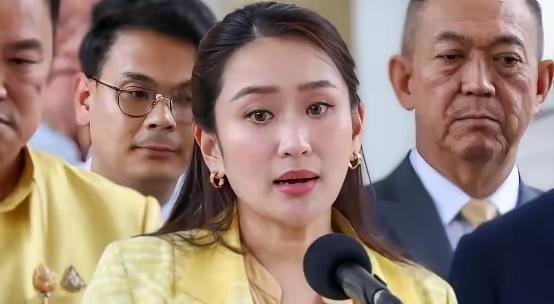 柬埔寨求锤得锤！先得罪了中国，后打泰国的脸，现在好了，中国啥也不做就看着，先让泰