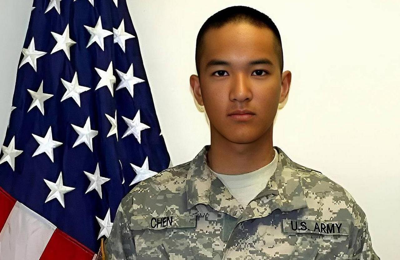 可悲可叹啊！2011年，年仅19岁的美国华裔士兵陈宇晖，就因为洗澡过后忘记关掉热