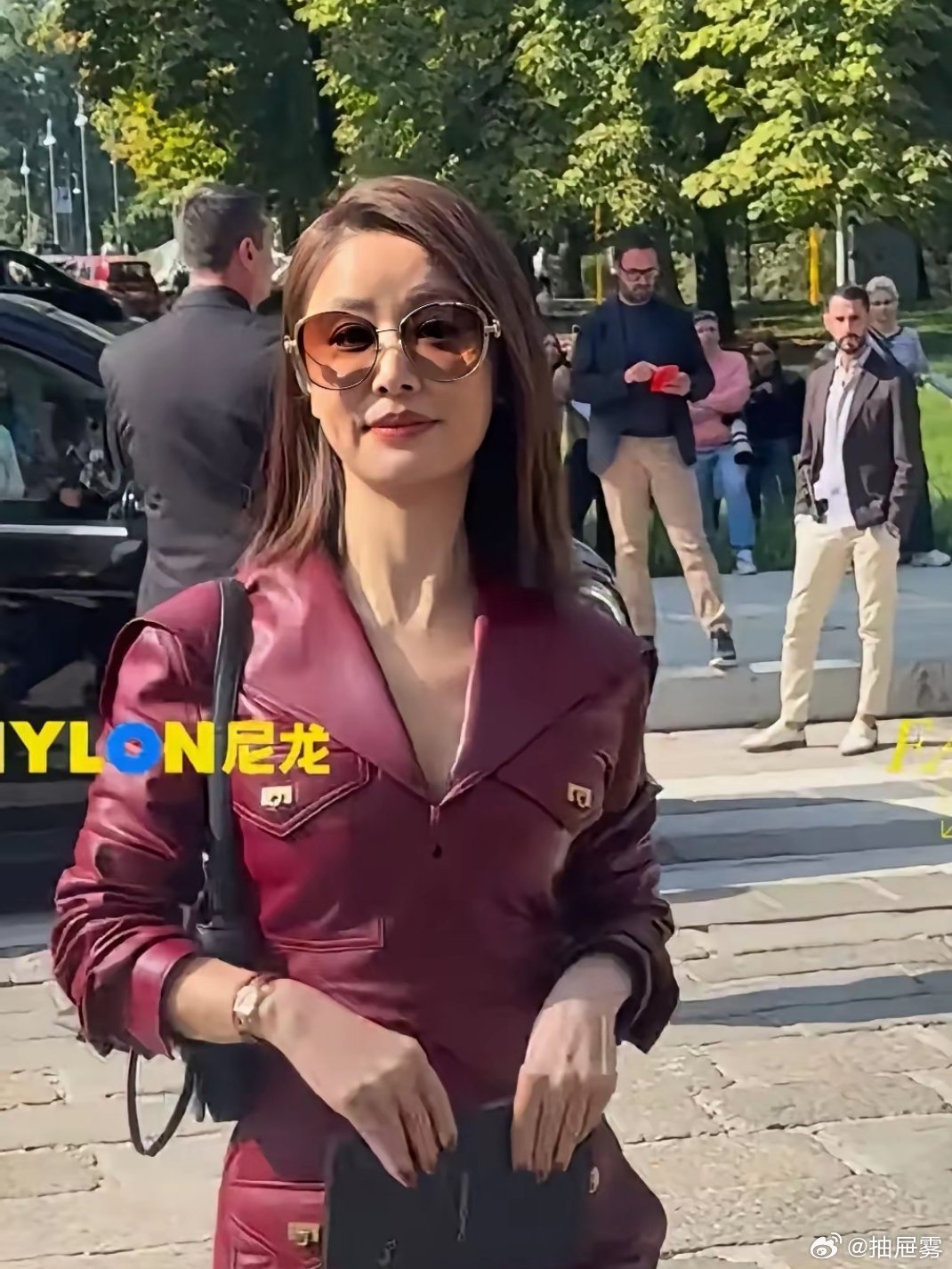 林心如都51岁了，还马不停蹄地赶通告，她应该就是小S口中所说的巨星吧刚唱完大湾区晚会又马不停蹄地赶往