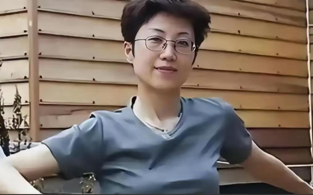 高瞻们的人设，还要骗我们多久？！2001年，抱着5岁儿子在首都机场被抓的旅美