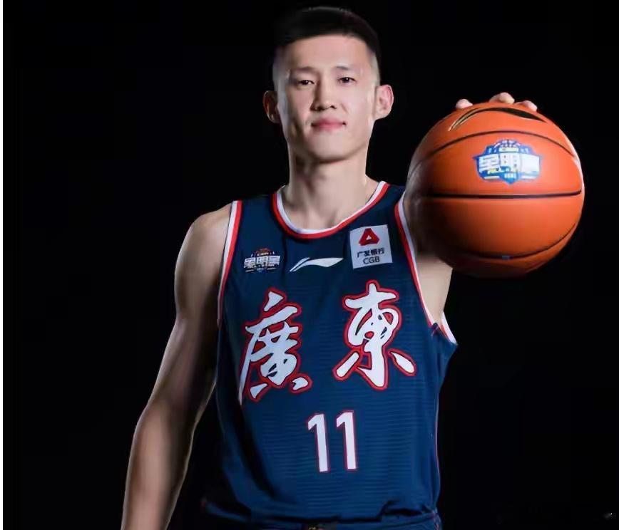 前广东宏远男篮队长周鹏将回归广东宏远男篮担任球队要职。此前原总经理朱芳雨曾在周鹏