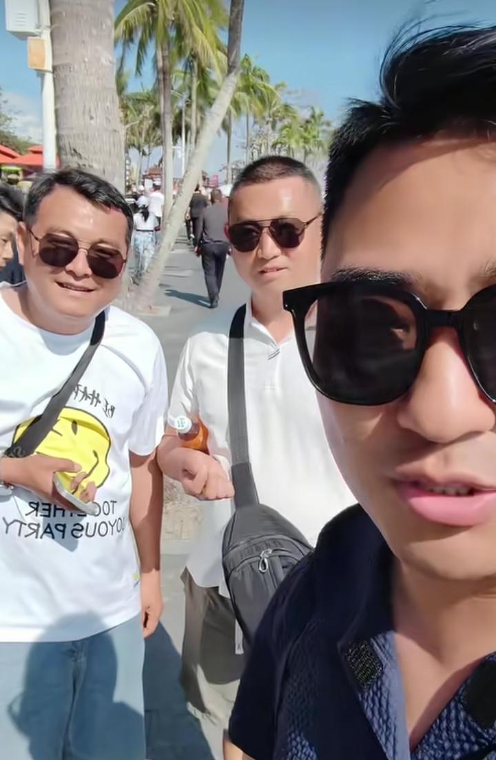 “光天化日，在观音菩萨脚下被抢了”，感谢他们替网友“趟雷”了。当事人是三名男