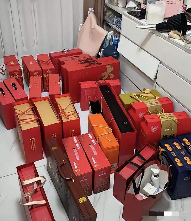 87岁婆婆过年太通透！一句话省下多少浪费，这才是真家风！往年亲戚来看望，牛奶