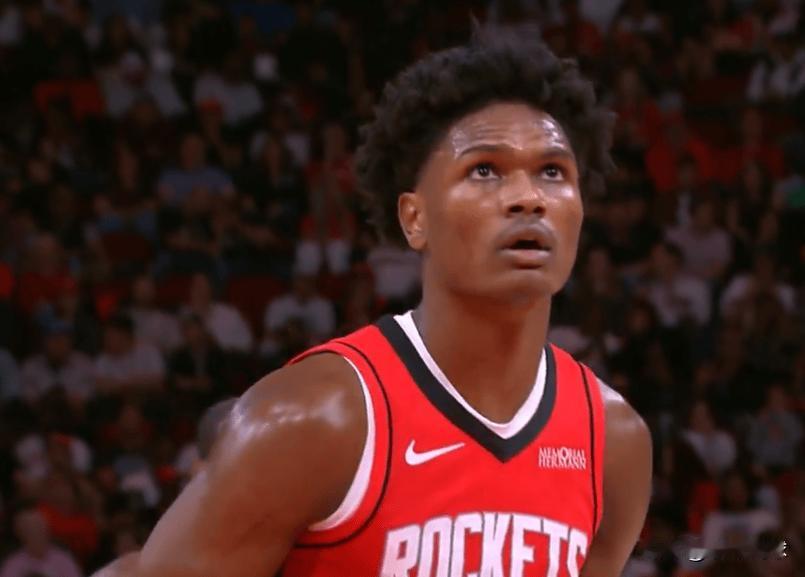 说实话，为啥现在大家对阿门的恶意那么大呢？我还记得在上个赛季，他还是火箭这帮年