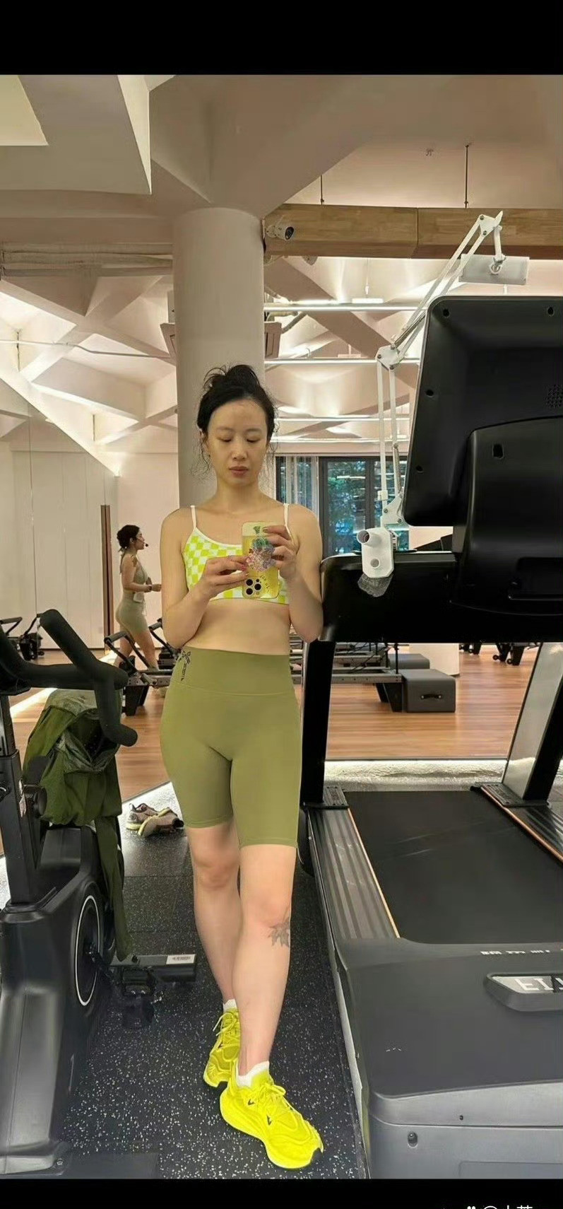 李梦这腿都能赶上我的腿了，女明星原来也腿粗，一下就缓解了我的焦虑​​​​