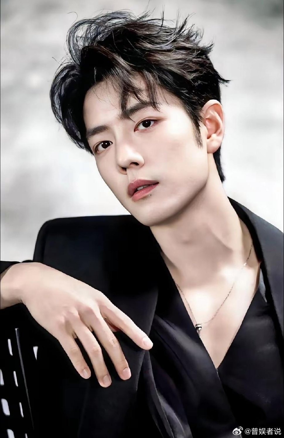 奇怪，肖战，要钱有钱，要颜值有颜值，要身高有身高，在娱乐圈，为什么几乎没有一点绯