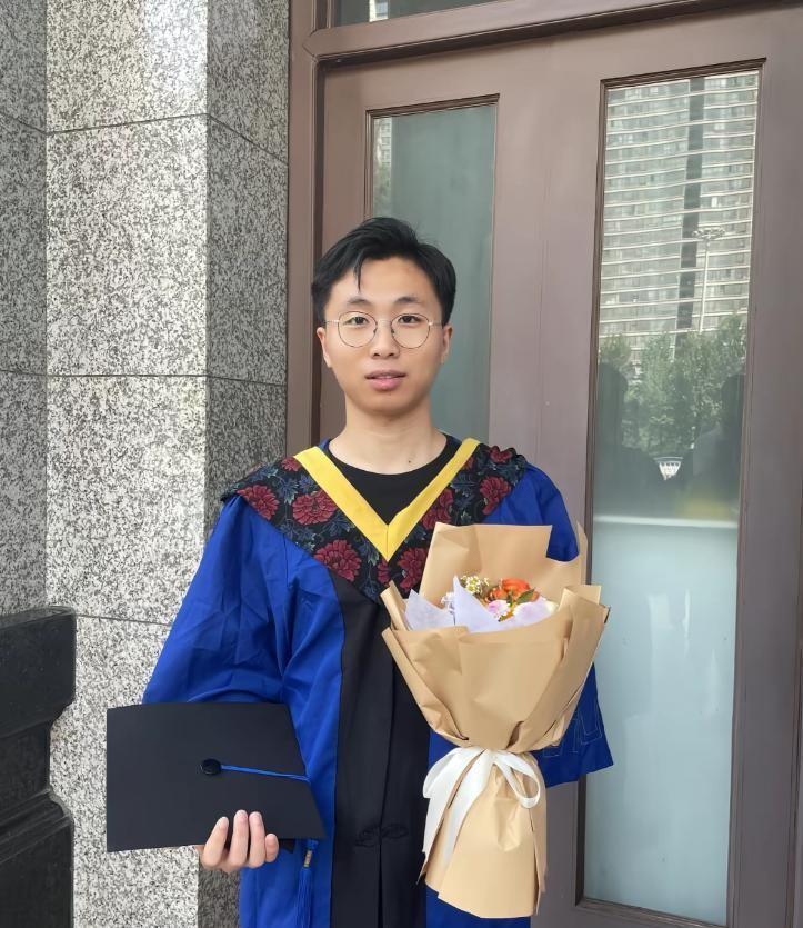 西安电子科技大学工程硕士谭子航，这位从山东一路拼搏的28岁青年，二月刚订下婚约，