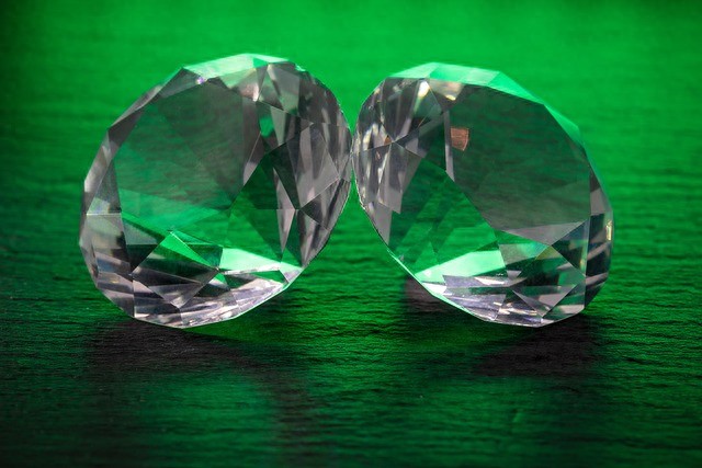 给芯片贴上“钻石散热贴”，我国攻克关键技术