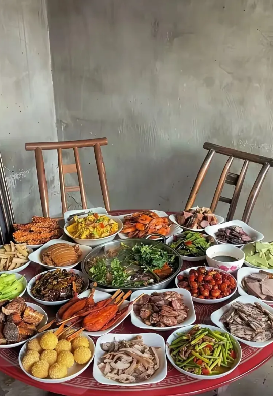 这一桌子美食一看就是东北菜