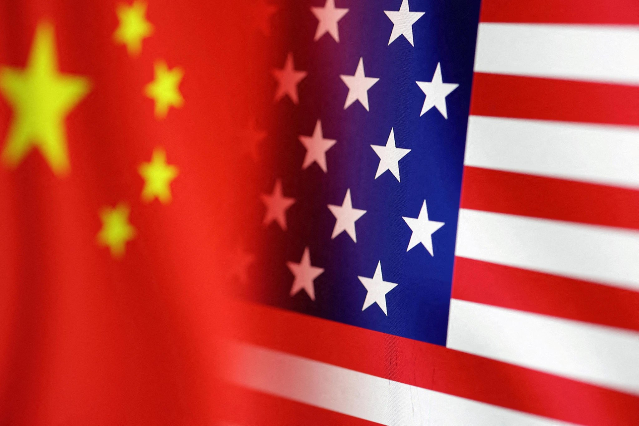 澳大利亚广播公司今天报道：“澳洲著名智库洛伊研究院最新民调显示，56%受访者认为
